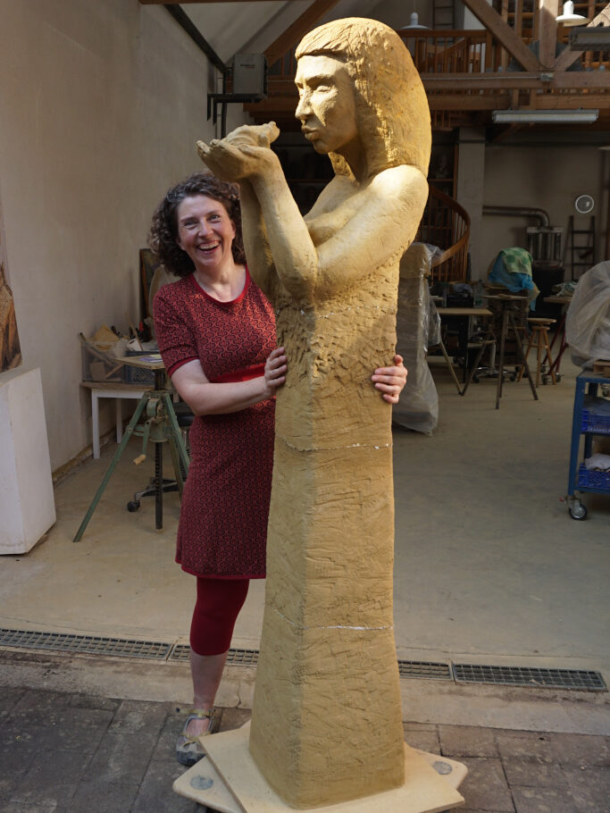 Anke Larro-Jacob
Küsst sie mich?
Terrakotta, 30 x 52 x 172 cm, 2024